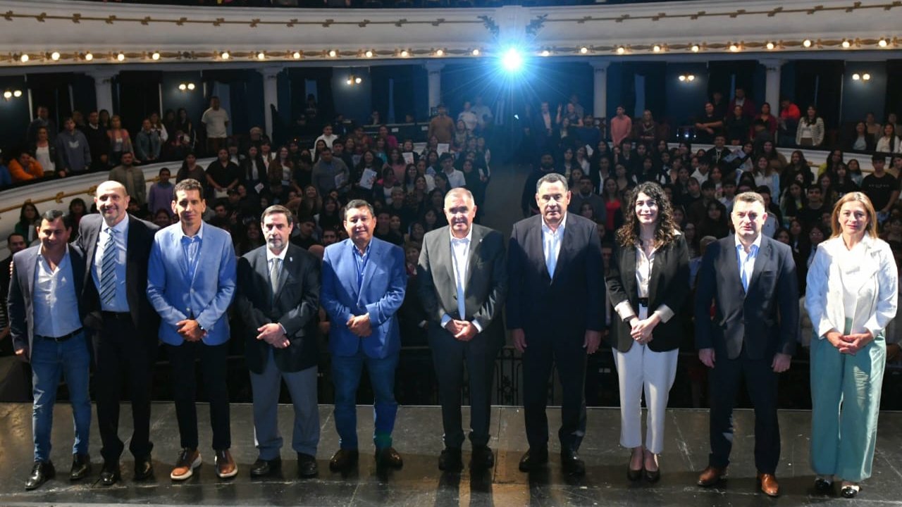 El Gobernador encabezó el lanzamiento del curso Jóvenes Líderes 2025
